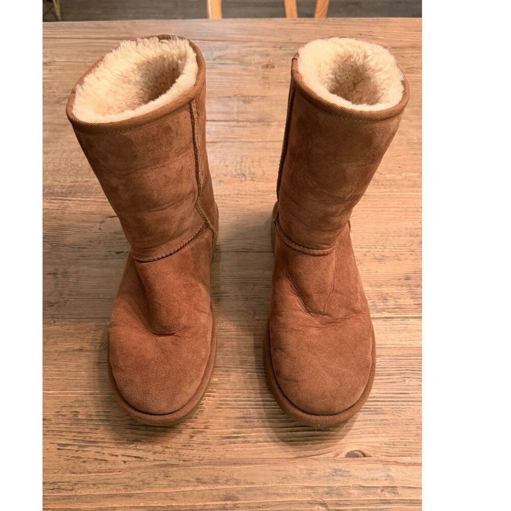UGG Classic Boots - Chestnut Brown suede